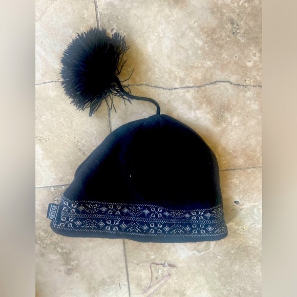 Turtle Fur winter cap. Ladies or men 100 % merino wool. Black white tassel - Picture 4 of 10